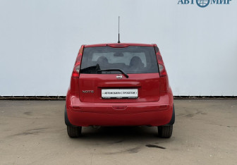 Подержанный автомобиль Nissan Note 2008 года (6 фото)