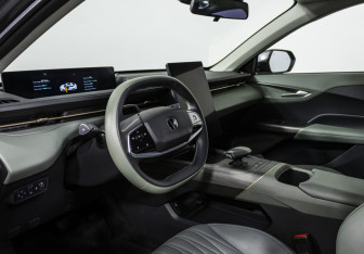 Подержанный автомобиль Changan Lamore 2023 года (10 фото)