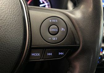 Подержанный автомобиль Toyota RAV4 2021 года (18 фото)