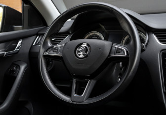 Подержанный автомобиль Skoda Octavia Liftback 2018 года (8 фото)