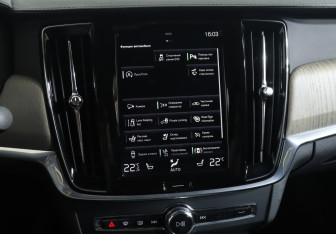 Подержанный автомобиль Volvo S90 2021 года (19 фото)