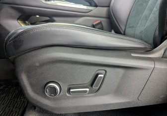 Подержанный автомобиль Geely Monjaro 2023 года (21 фото)