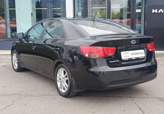 Подержанный автомобиль Kia Cerato Sedan 2010 года (7 фото)