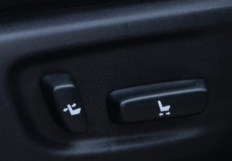 Подержанный автомобиль Toyota Land Cruiser Prado 2015 года (20 фото)