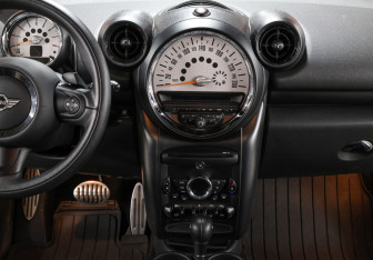 Подержанный автомобиль MINI Countryman 2013 года (14 фото)