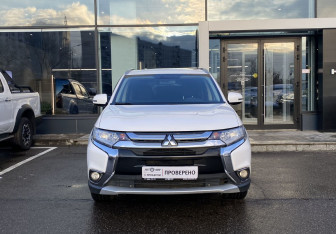 Подержанный автомобиль Mitsubishi Outlander 2018 года (2 фото)