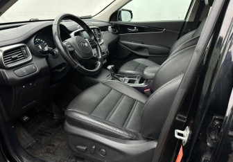 Подержанный автомобиль Kia Sorento 2018 года (9 фото)