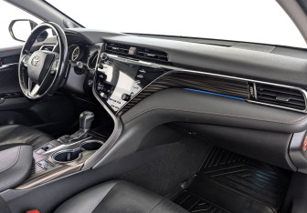 Подержанный автомобиль Toyota Camry Sedan 2019 года (13 фото)