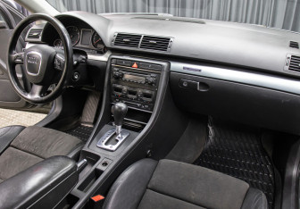 Подержанный автомобиль Audi A4 Sedan 2005 года (11 фото)