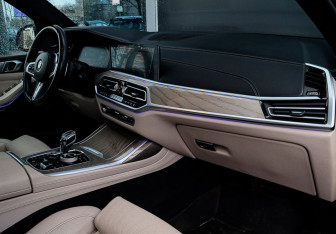 Подержанный автомобиль BMW X7 2020 года (7 фото)