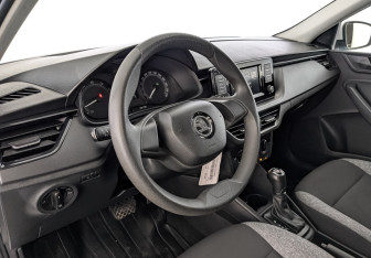 Подержанный автомобиль Skoda Rapid Liftback 2021 года (14 фото)