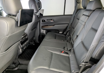 Подержанный автомобиль Toyota Land Cruiser Suv 2022 года (12 фото)