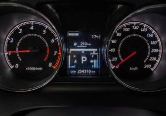 Подержанный автомобиль Peugeot 4007 2010 года (12 фото)