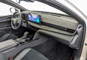 Подержанный автомобиль Toyota Camry Sedan 2024 года (11 фото)