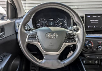 Подержанный автомобиль Hyundai Solaris Sedan 2021 года (22 фото)