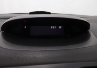 Подержанный автомобиль Renault Fluence 2012 года (17 фото)