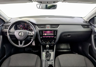 Подержанный автомобиль Skoda Octavia Liftback 2019 года (14 фото)