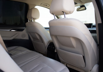 Подержанный автомобиль BMW X5 2015 года (13 фото)