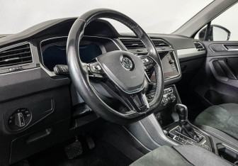 Подержанный автомобиль Volkswagen Tiguan 2018 года (13 фото)