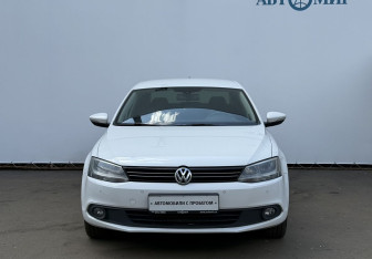 Подержанный автомобиль Volkswagen Jetta Sedan 2012 года (2 фото)