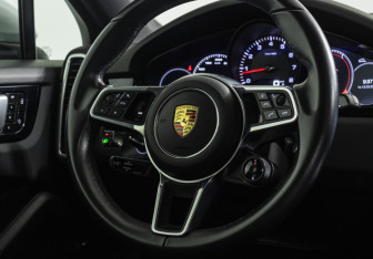 Подержанный автомобиль Porsche Cayenne 2019 года (13 фото)