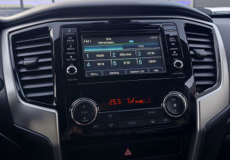 Подержанный автомобиль Mitsubishi L200 2023 года (18 фото)