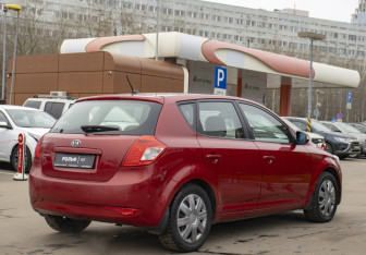 Подержанный автомобиль Kia Ceed Hatchback 2011 года (5 фото)