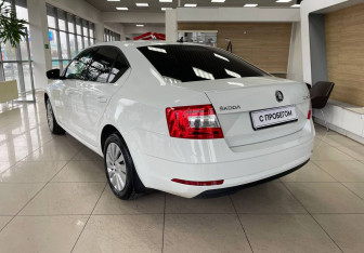 Подержанный автомобиль Skoda Octavia Liftback 2020 года (7 фото)