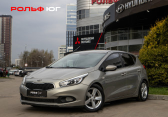 Подержанный автомобиль Kia Ceed Hatchback 2012 года (1 фото)