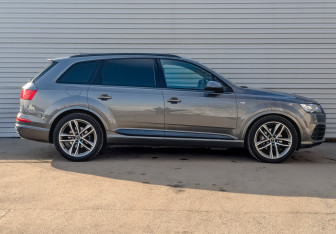 Подержанный автомобиль Audi Q7 2019 года (4 фото)