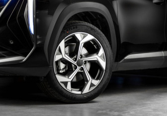 Новый Geely Atlas 2025 (4 фото)