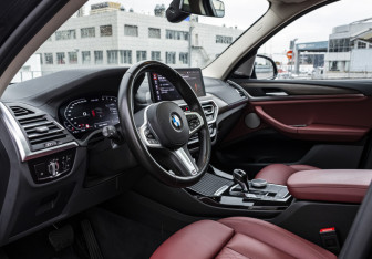Подержанный автомобиль BMW X3 2021 года (10 фото)
