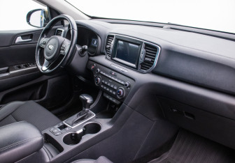 Подержанный автомобиль Kia Sportage 2016 года (10 фото)