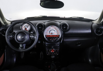 Подержанный автомобиль MINI Paceman 2013 года (14 фото)