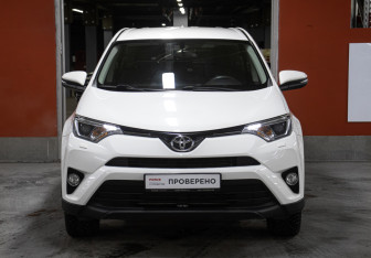 Подержанный автомобиль Toyota RAV4 2016 года (2 фото)