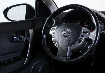 Подержанный автомобиль Nissan Qashqai 2011 года (12 фото)