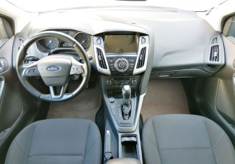 Подержанный автомобиль Ford Focus Hatchback 2015 года (11 фото)