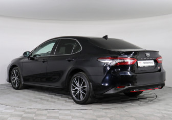 Подержанный автомобиль Toyota Camry Sedan 2021 года (7 фото)