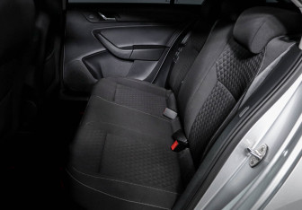 Подержанный автомобиль Skoda Rapid Liftback 2016 года (10 фото)