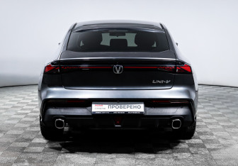 Подержанный автомобиль Changan UNI-V 2023 года (6 фото)