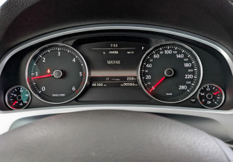 Подержанный автомобиль Volkswagen Touareg 2012 года (16 фото)