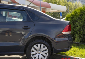 Подержанный автомобиль Volkswagen Polo Sedan 2014 года (19 фото)