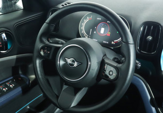 Подержанный автомобиль MINI Countryman 2022 года (15 фото)