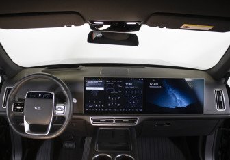 Подержанный автомобиль LiXiang L7 2023 года (13 фото)