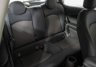 Подержанный автомобиль MINI Hatch 2018 года (10 фото)