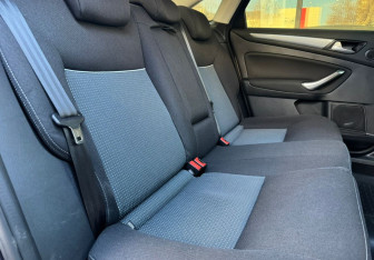 Подержанный автомобиль Ford Mondeo Sedan 2013 года (11 фото)