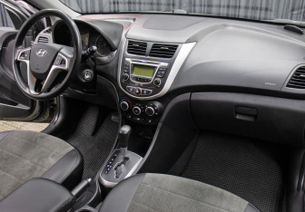 Подержанный автомобиль Hyundai Solaris Sedan 2012 года (11 фото)