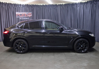 Подержанный автомобиль BMW X4 2021 года (4 фото)