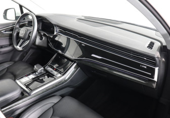 Подержанный автомобиль Audi Q7 2022 года (10 фото)