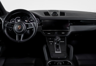 Подержанный автомобиль Porsche Cayenne 2020 года (12 фото)